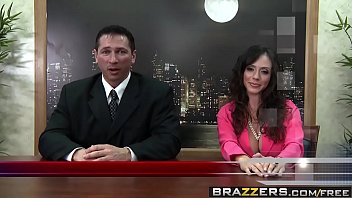 Созрелая девушка учит племянницу оральному порно